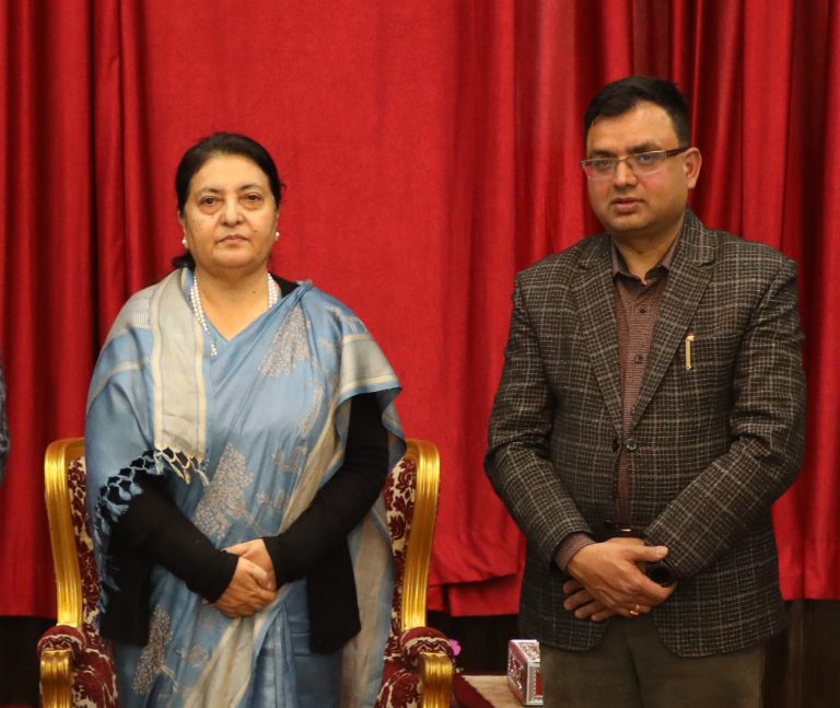 निवर्तमान राष्ट्रपति बिद्यादेबी भण्डारीसंग